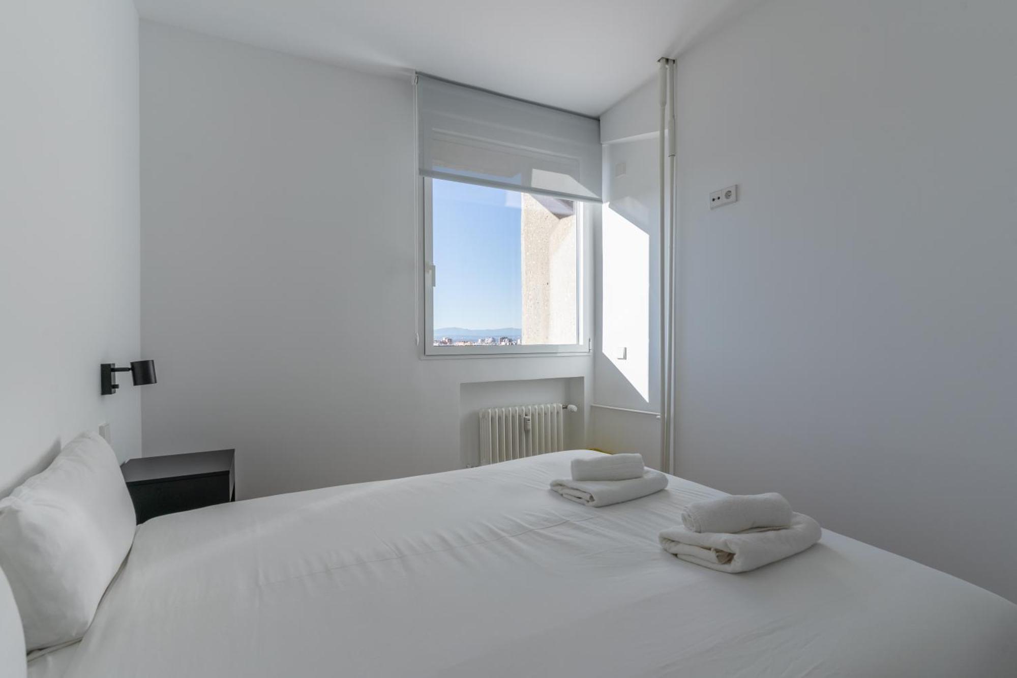 Bright With Views -2bd 1bth- Bernabeu Apartment *
