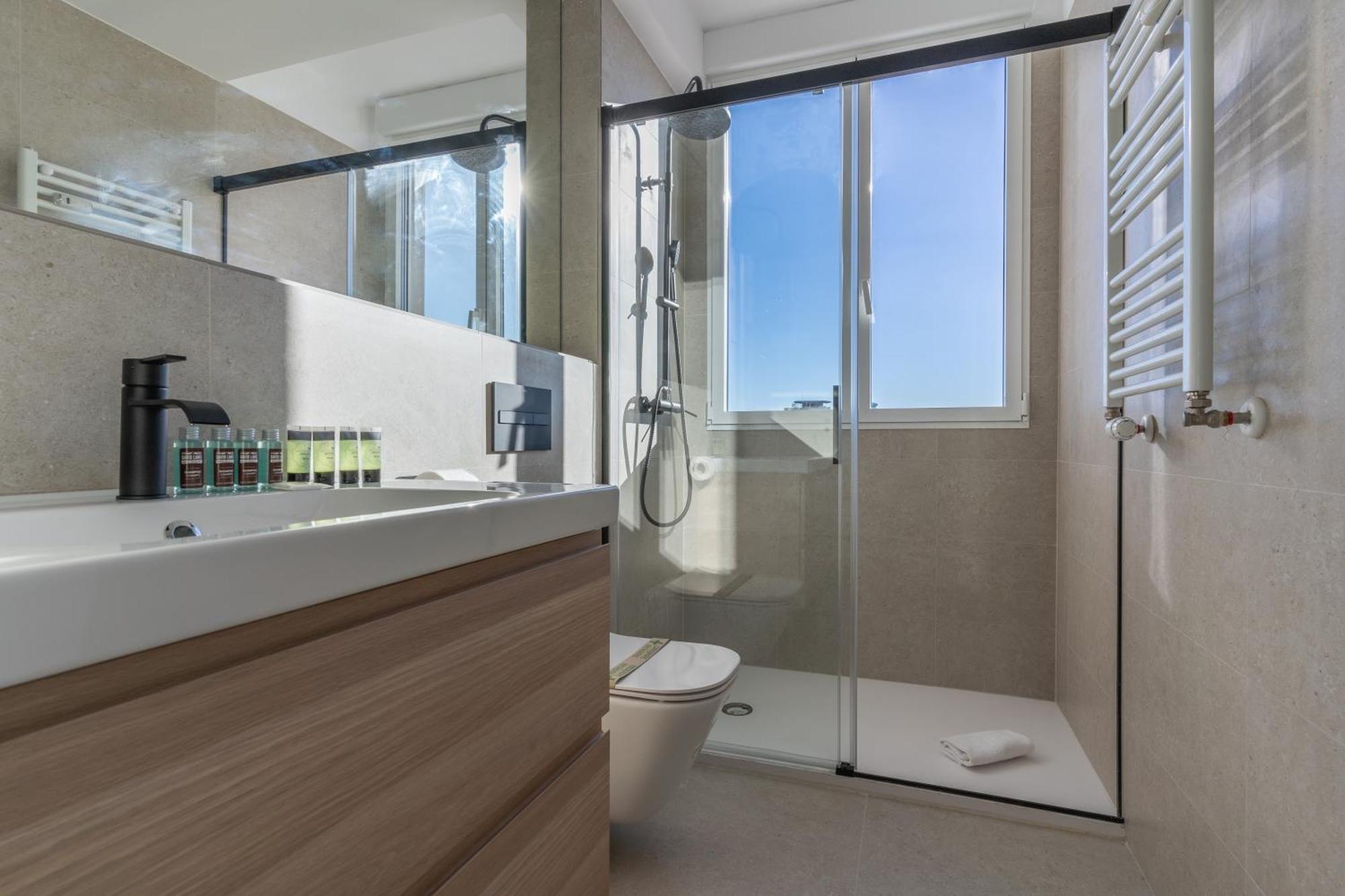 Bright With Views -2bd 1bth- Bernabeu Apartment *