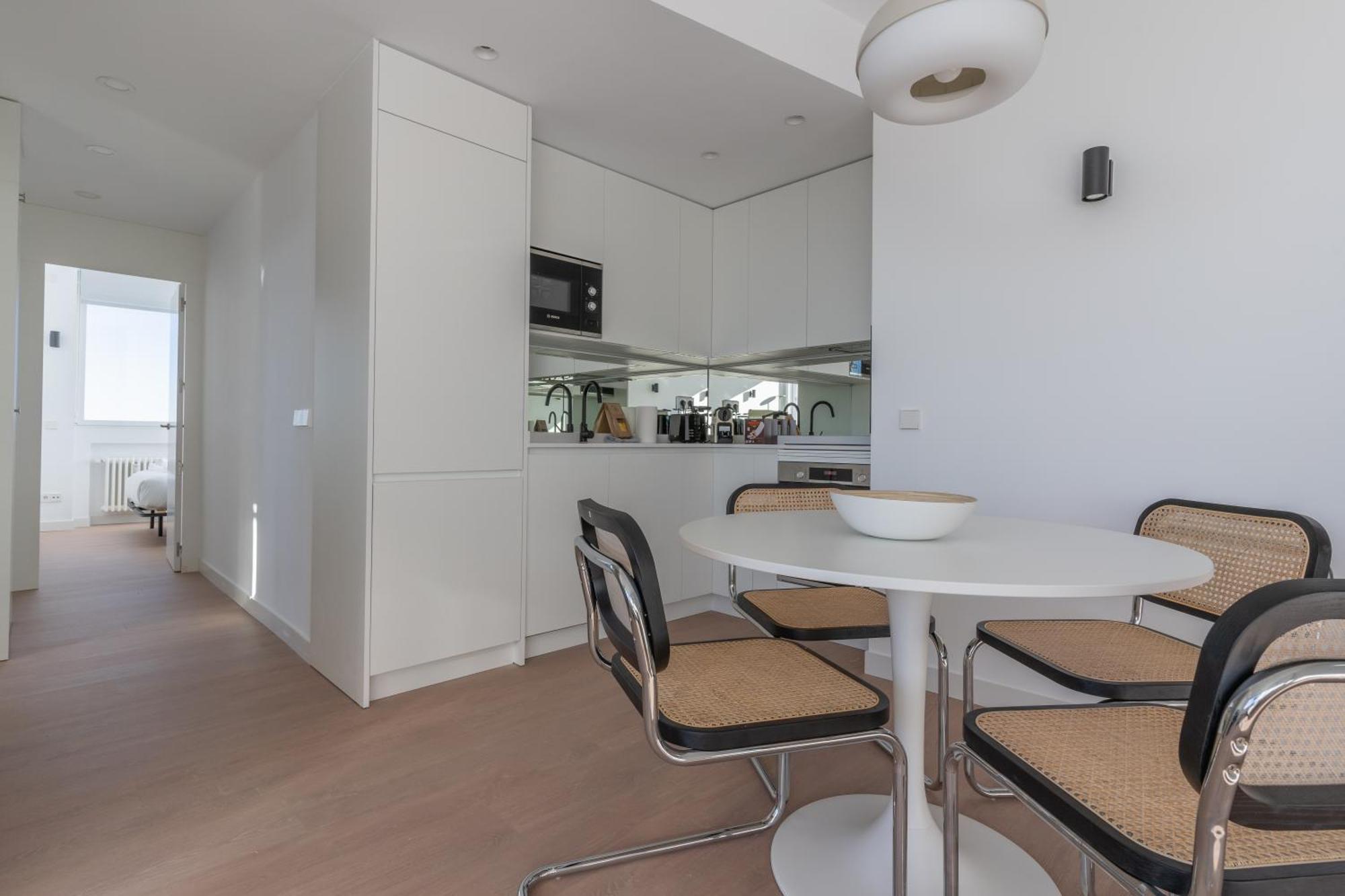 Apartment Bright With Views -2bd 1bth- Bernabeu *